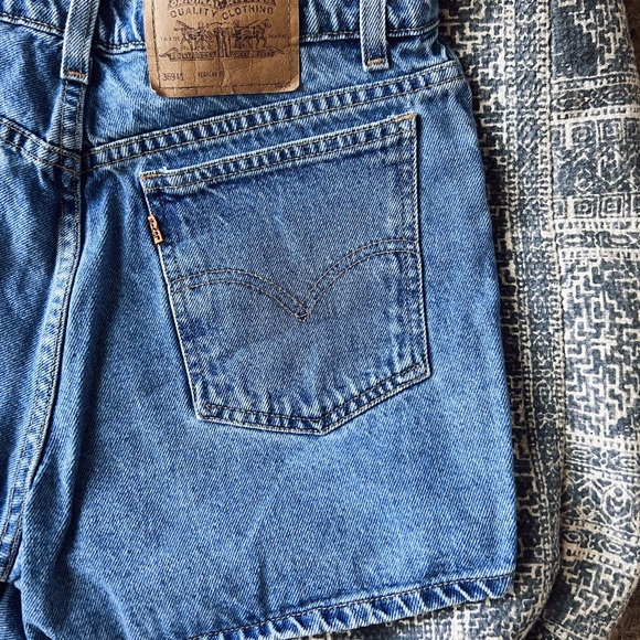 Vintage orange tab Levi’s denim shorts - Picture 3 of 3